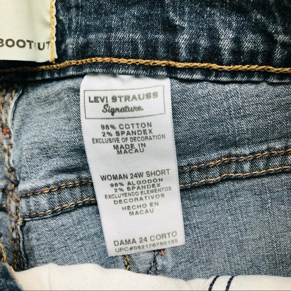 Signature by Levi Strauss & Co. Women's Mid Rise Bootcut Jeans 24W Short